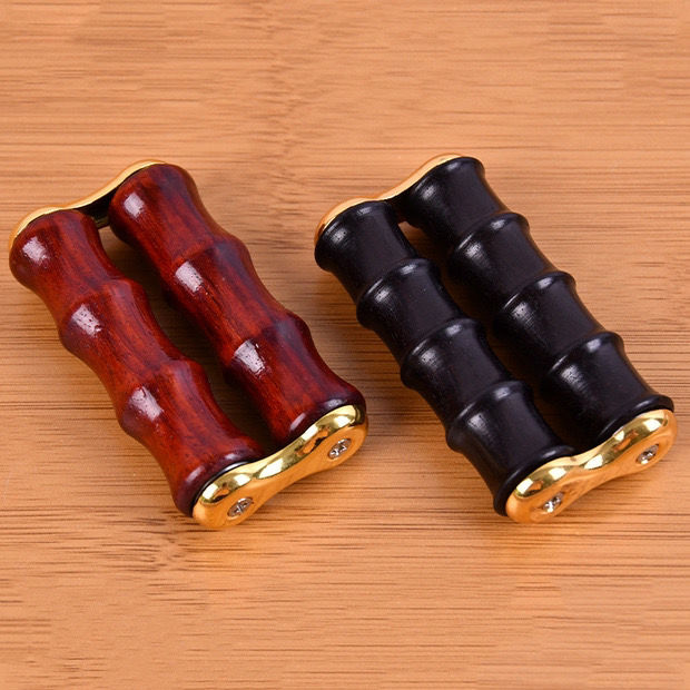 Rosewood handle piece, palm decompression roller, round and round, rising steadily, portable massager
