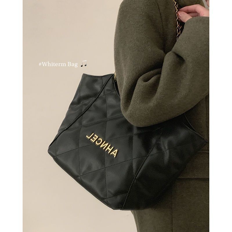 Small fragrant wind large-capacity bag women 2023 new trendy autumn and winter all-match diamond chain shoulder bag fashion tote bag