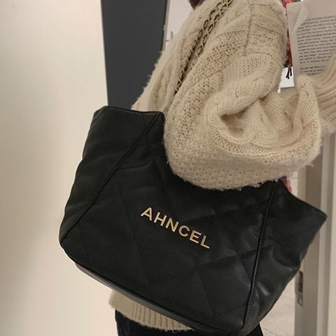 Small fragrant wind large-capacity bag women 2023 new trendy autumn and winter all-match diamond chain shoulder bag fashion tote bag