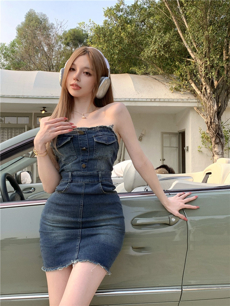 American retro denim tube top dress for women 2024 summer hot girl skirt waist slimming raw edge hip-covering short skirt