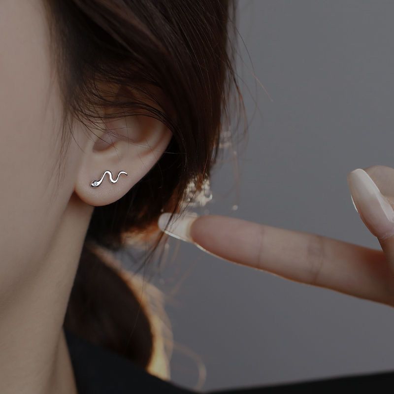 s925纯银针蛇形素面耳钉女2023年新款潮高级感小众设计感耳环耳饰