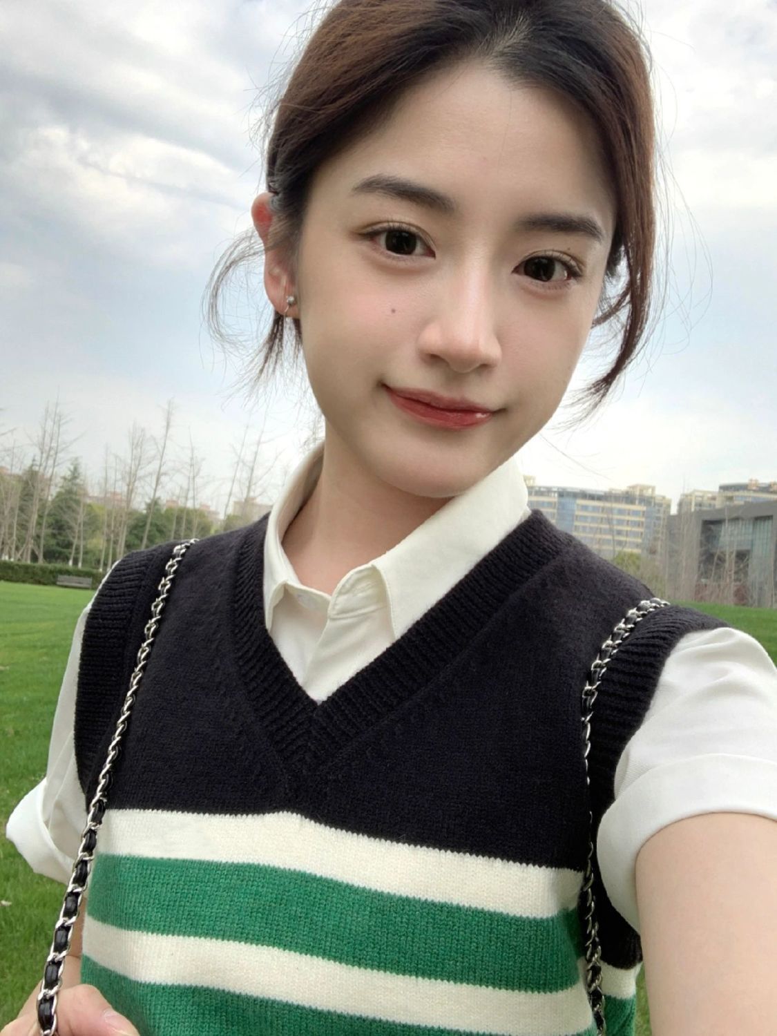 鹽系輕熟兩件套裝V領學院風針織馬甲背心疊穿襯衣活潑減齡小個子