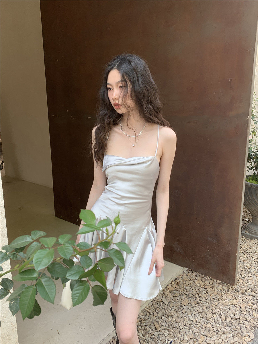 Dopamine sweet wear with rebellious daughter wind Thai style tea break French hot girl skirt suspender dress female summer