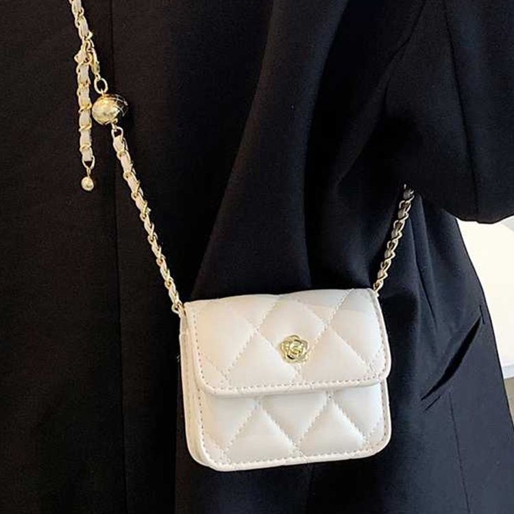 Mini Small Bag for Women 2023 New Summer Fragrant Wind Lingge Chain Bag with Advanced Sense, Small Crowd Crossbody Mouth Red Bag