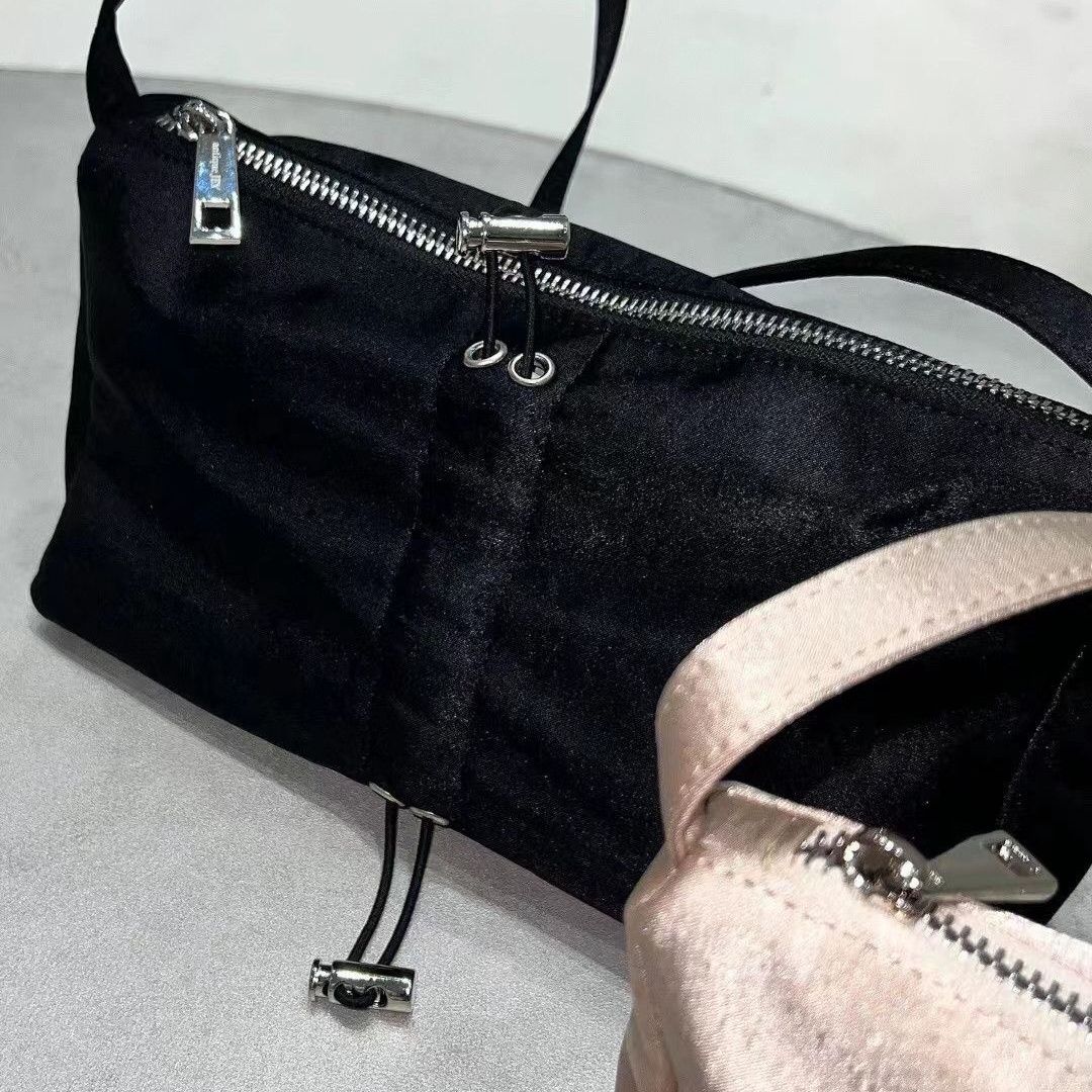 Korea Dong 2023 new hot girl fashion shiny drawstring shoulder bag underarm bag satchel