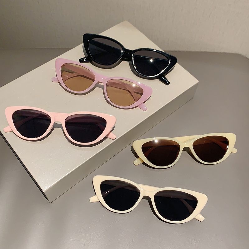 2023 New Korean Style Retro Cat Eye Sunglasses Women's Small Face Photo Hot Girl American Square Frame Sunglasses