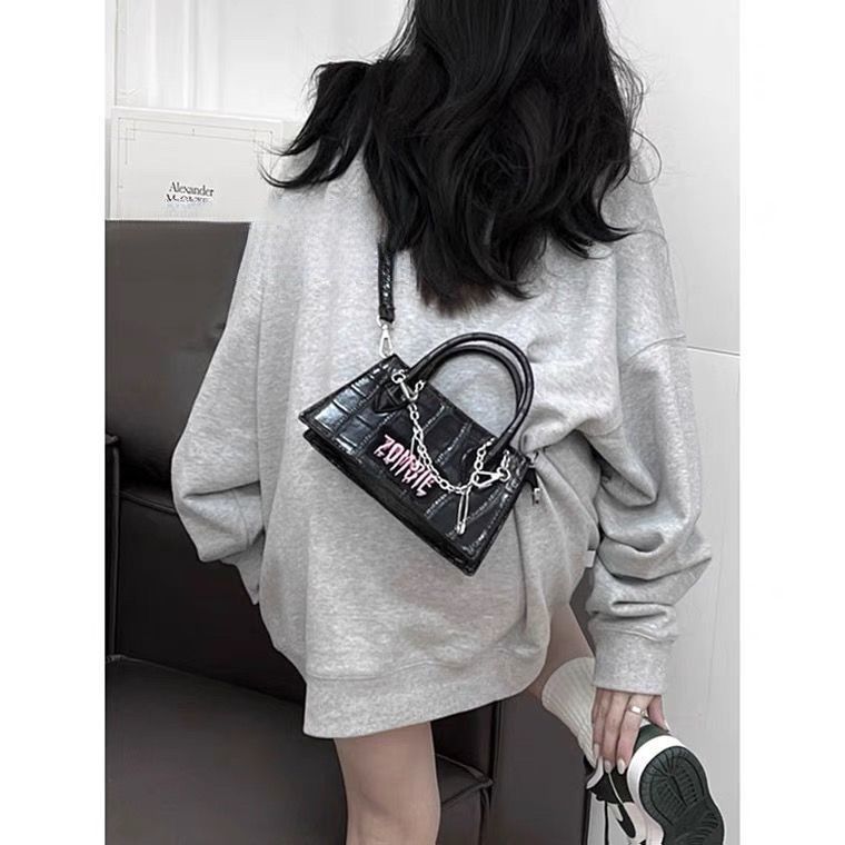 小包包女2022新款通勤高級感質感小眾百搭2023黑色單肩斜挎小方包
