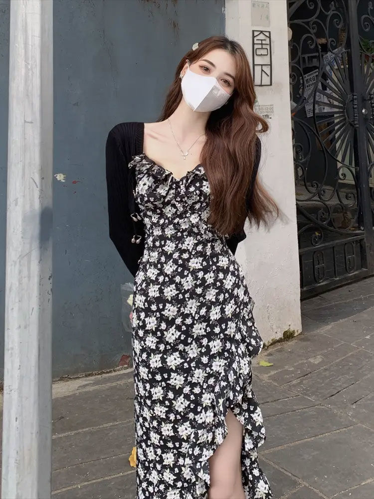 純欲風不規則開叉碎花吊帶連衣裙女夏季防曬薄款開衫荷葉邊長款裙