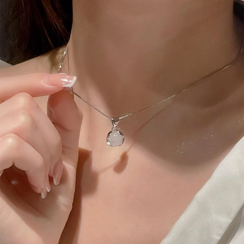 White chalcedony S925 silver necklace women's summer 2023 new hot style ins light luxury niche design high-end clavicle chain
