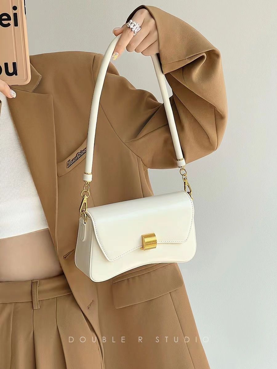 Bag niche French gentle and high appearance female crossbody small shoulder bag Japanese design sense niche most popular bag this year