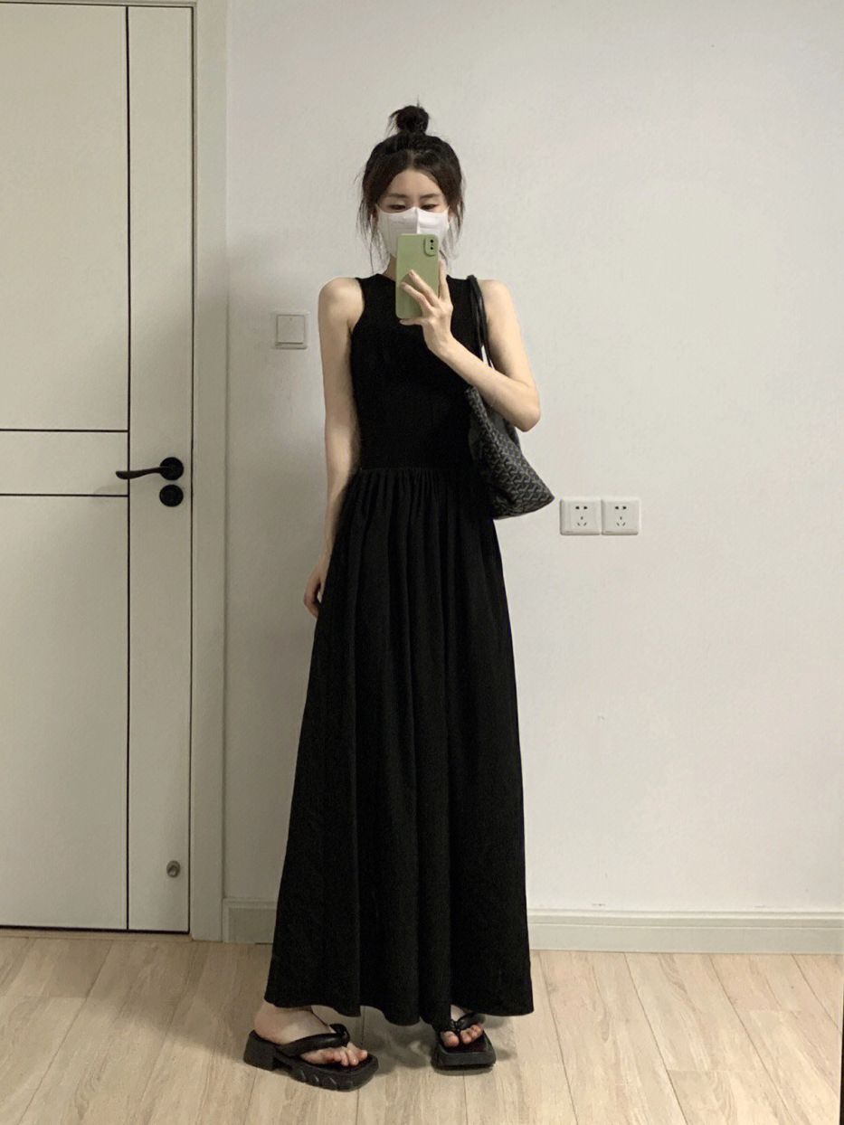 High-end black suspender dress female summer 2023 new royal sister style sleeveless vest skirt a word little black dress