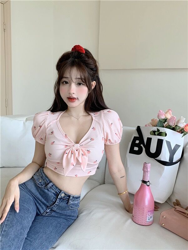 Xiaoxiangfeng babes tight-fitting low-cut t-shirt ladies design sense summer short deep V-neck puff sleeve crop top