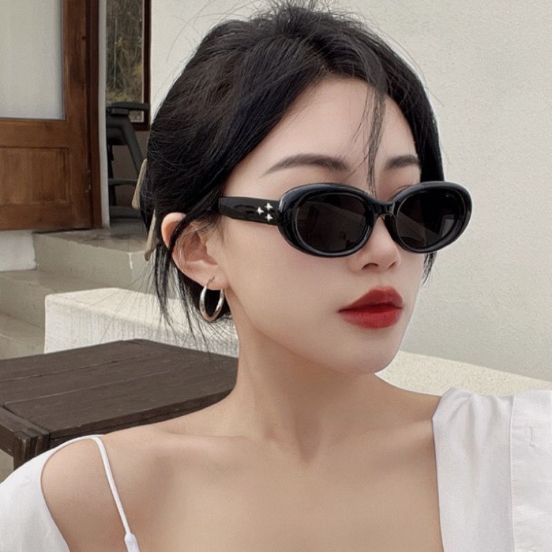 European and American sweet and cool hotties ins style high-end retro oval white frame sunglasses female internet celebrity simple slimming sunglasses