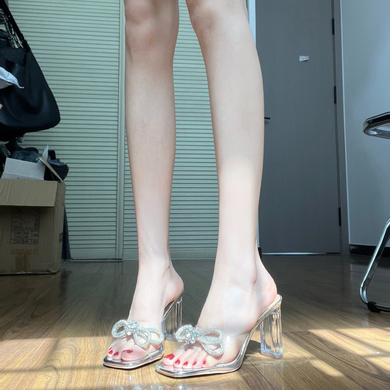 巨顯腿長!水鑽蝴蝶結透明方頭高跟鞋女夏水晶仙女粗跟一字涼拖鞋