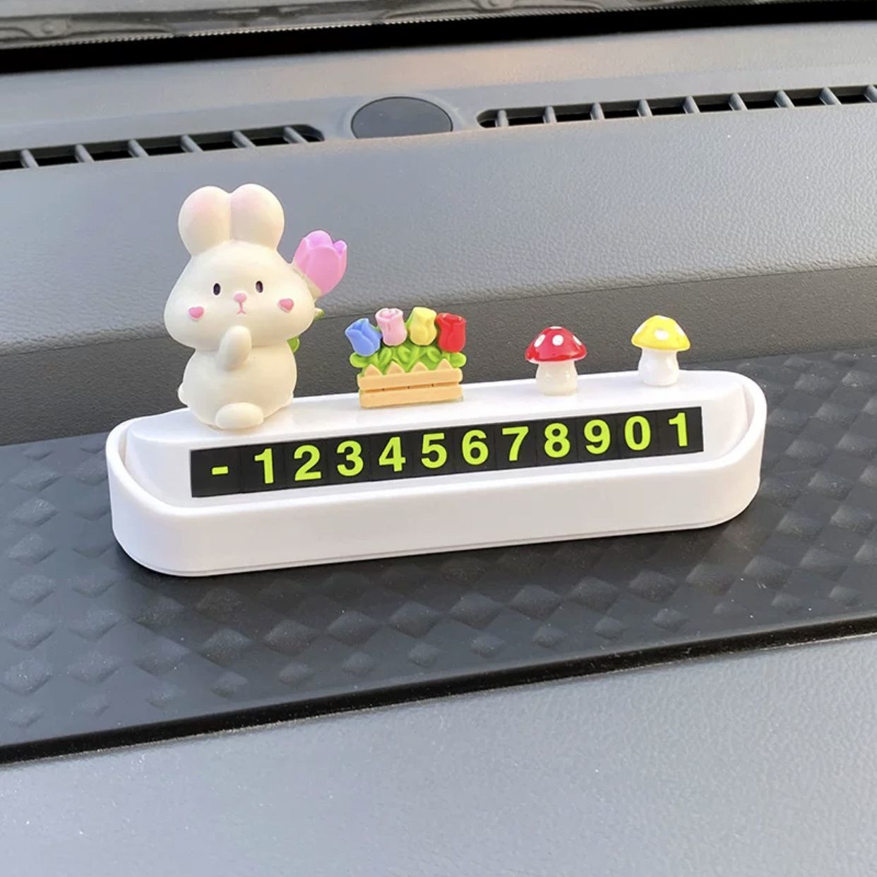 车载临时停车电话牌新款小兔车内创意个车载摆件装饰挪车号码牌