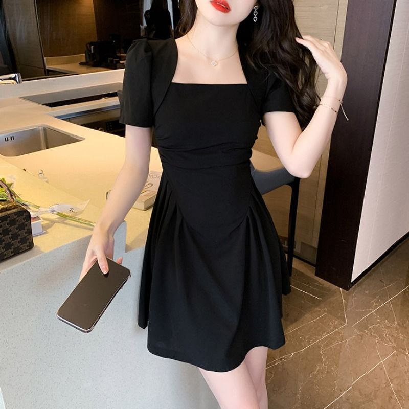 Xiaozi's new French square collar short-sleeved waist slimming pure desire style pleated little black dress dress 