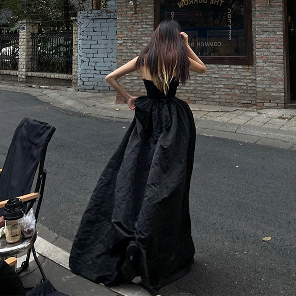 2023年夏季新款法式高級感時尚黑色抹胸連衣裙氣質女神范長款裙子