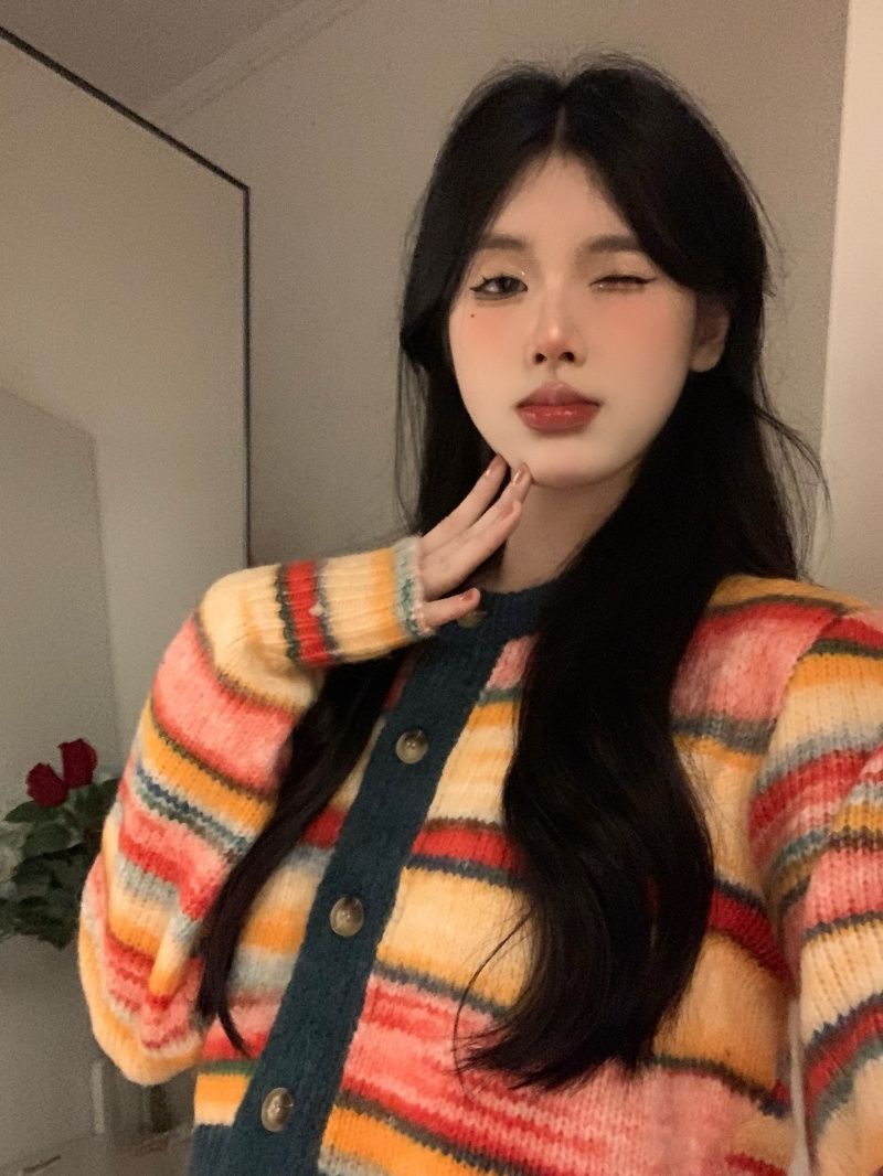 軟糯溫柔復古設計感毛衣外套2023新款辣妹彩虹條紋短款針織小開衫