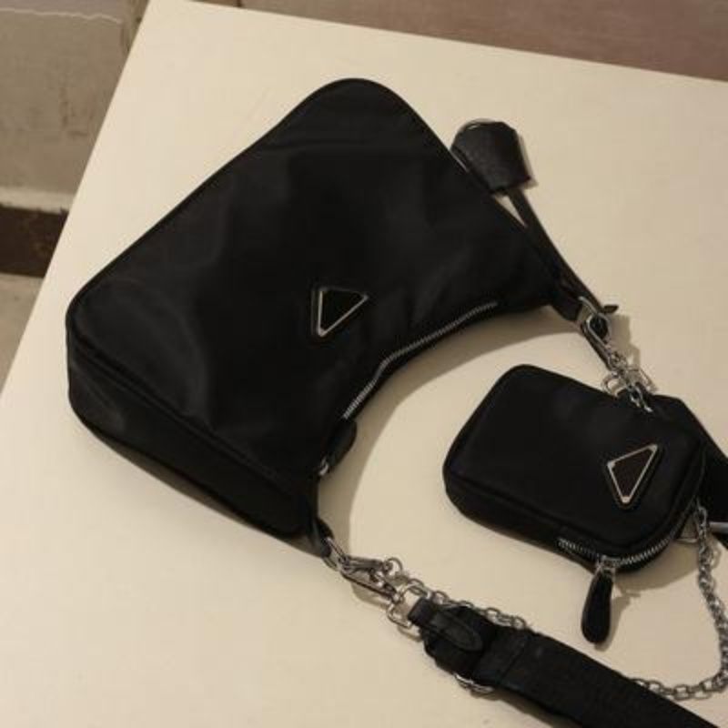 This year's popular ins super hot three-in-one bag  new underarm bag versatile fashion bag women's chain Messenger bag