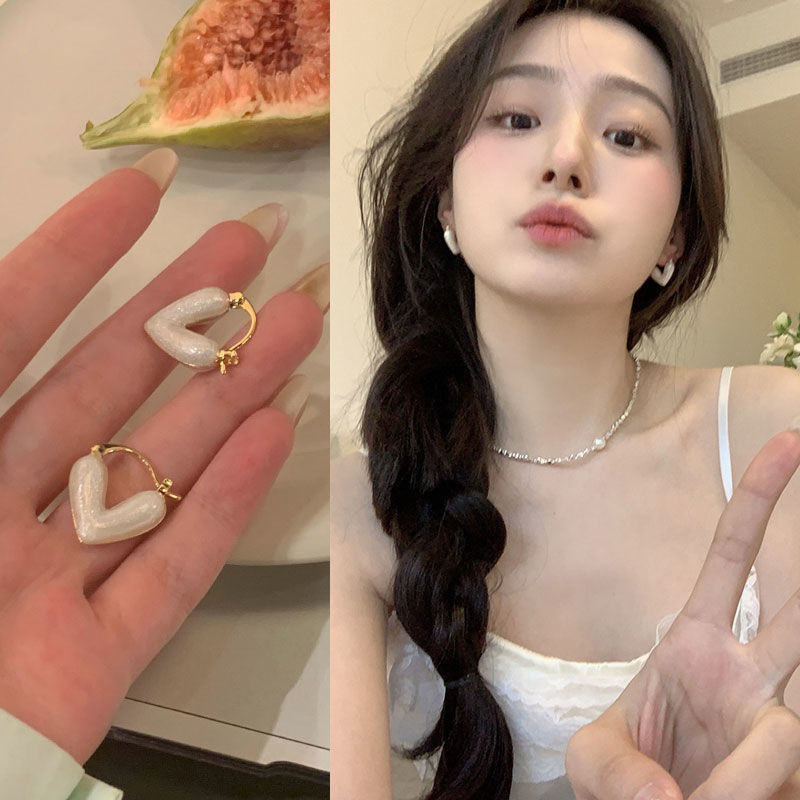 白色愛心耳環女2023年新款爆款高級感耳釘小眾設計輕奢耳墜耳飾品