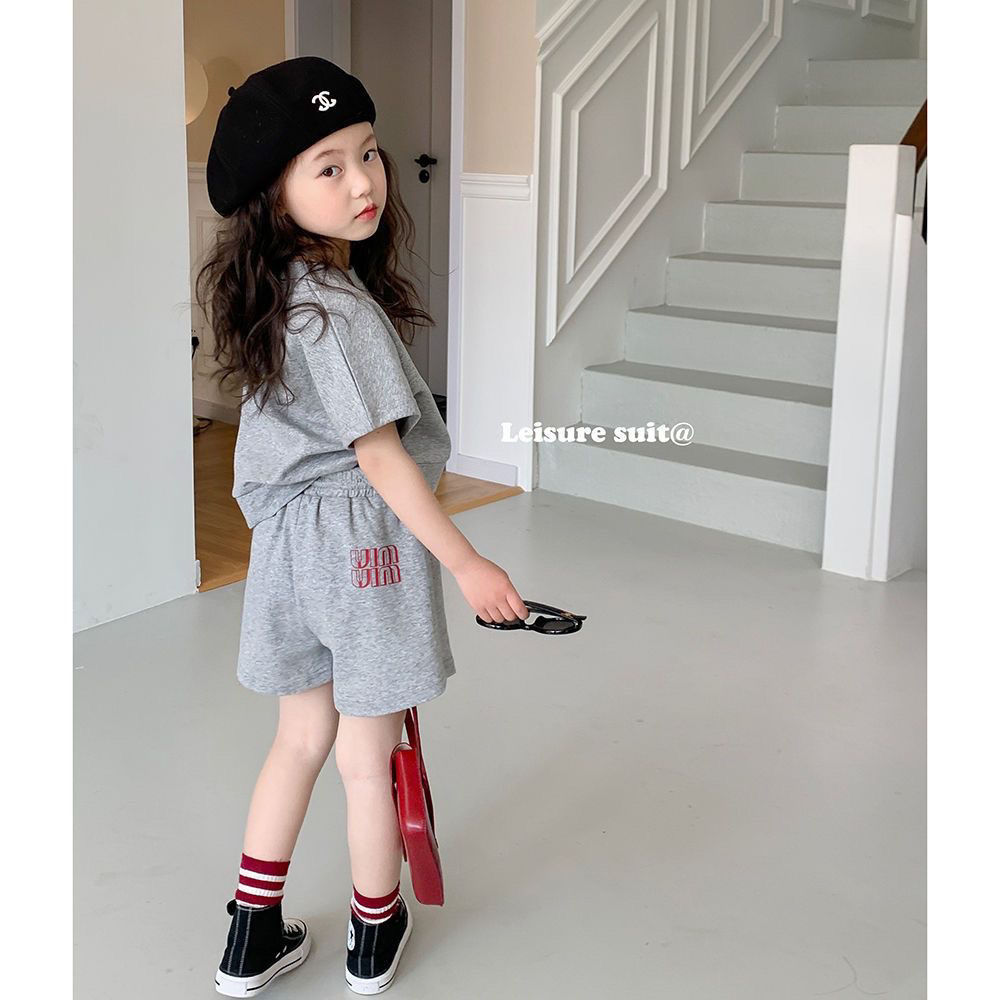 Girls 2023 new Korean version of the summer short-sleeved shorts suit summer children's foreign style explosive style two-piece summer dress trend