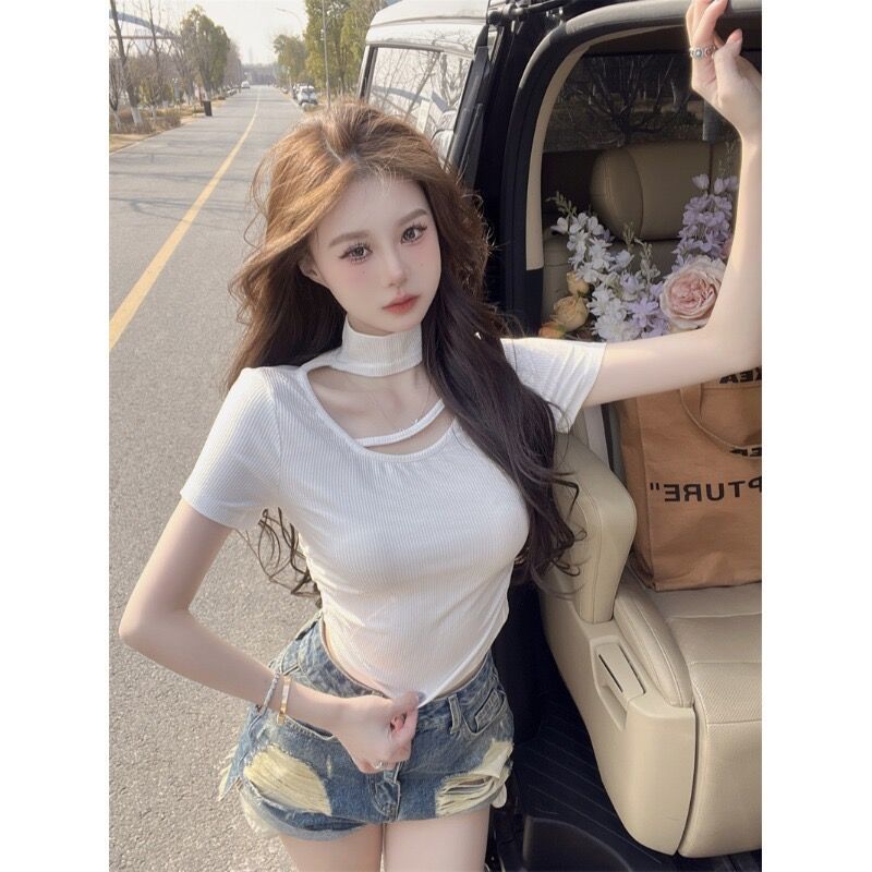 Design sense hollow sweet and spicy short chest tight top women's summer fashion foreign style all-match half-high collar T-shirt