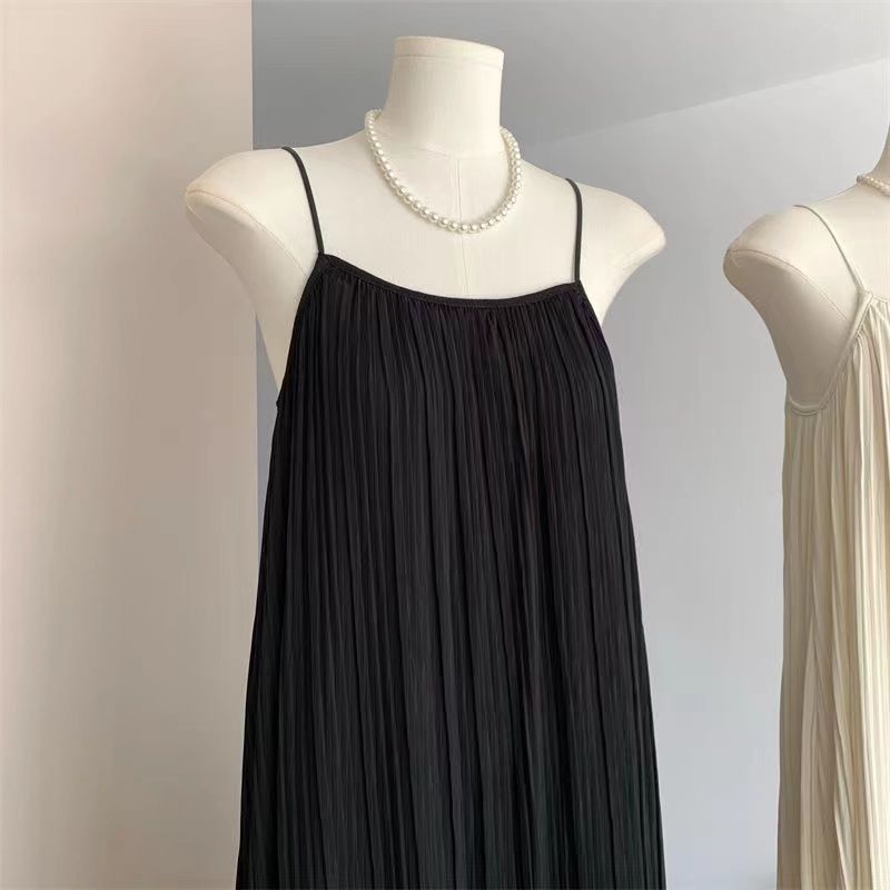 夏季2023新款高级感吊带连衣裙气质韩版简约垂感百搭显瘦褶皱长裙