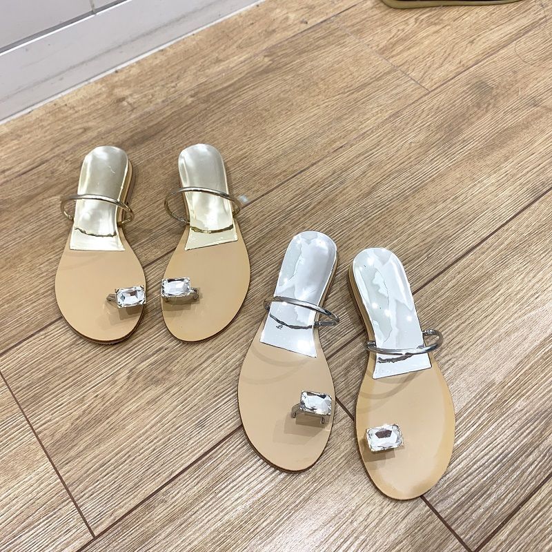 A pigeon egg big sister with the same style rhinestone outer wear flip-flop sandals flat inner heightened slope heel beach sandals women