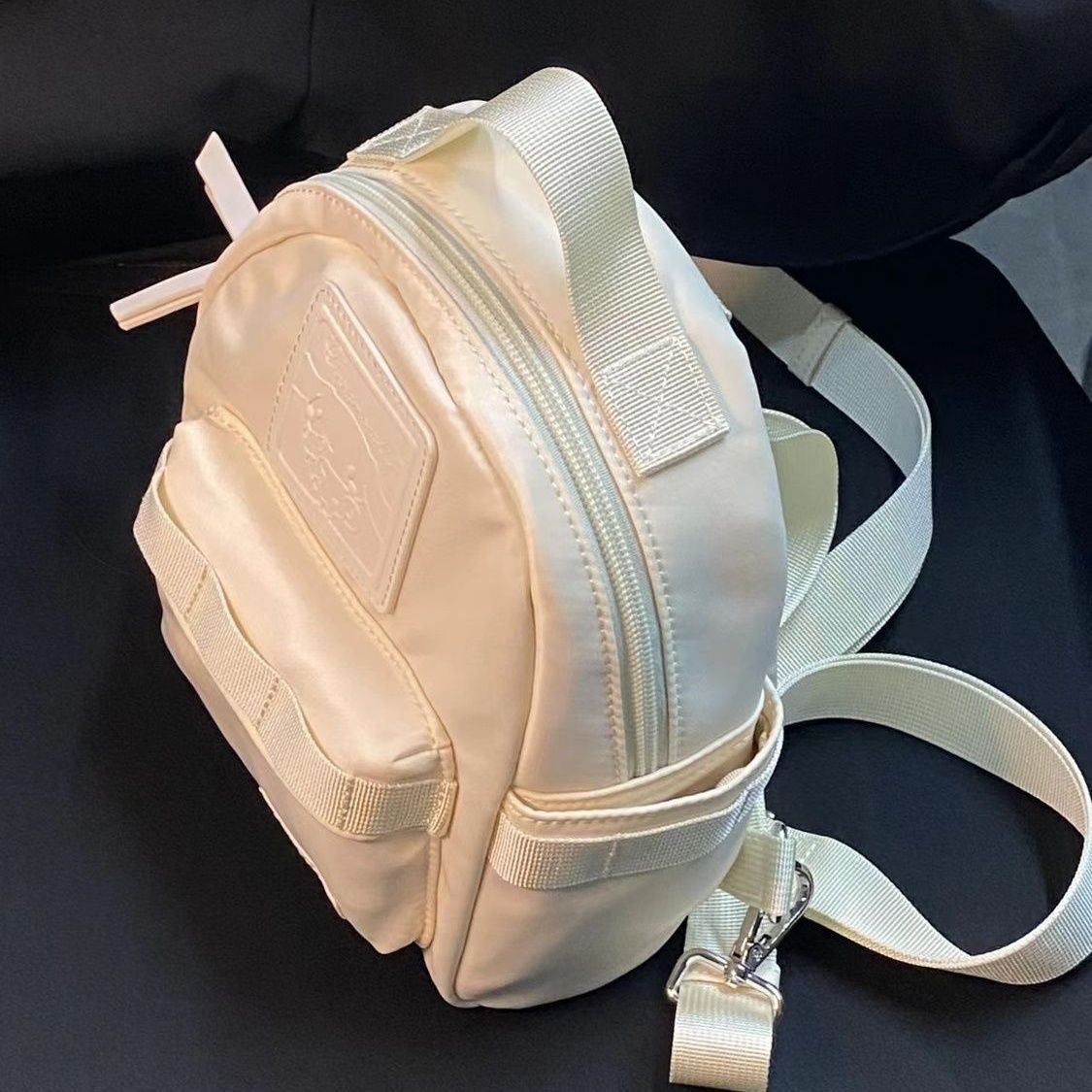 Small and cute shoulder bag female 2023 new casual exquisite small milk bag backpack student commuting small school bag