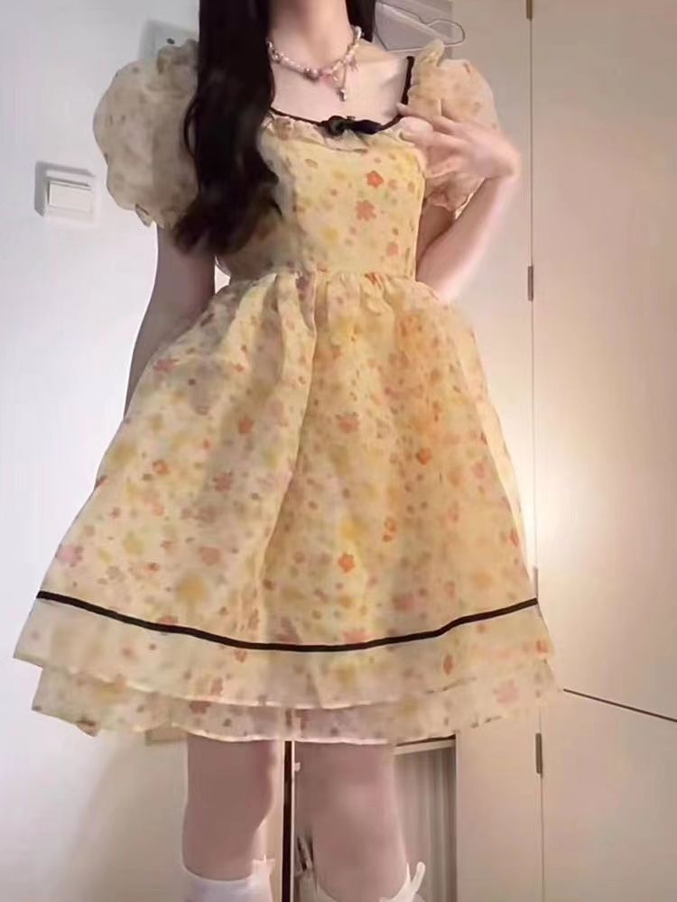 甜辣少女感收腰氣質減齡碎花連衣裙女學生夏日新款初戀公主蓬蓬裙