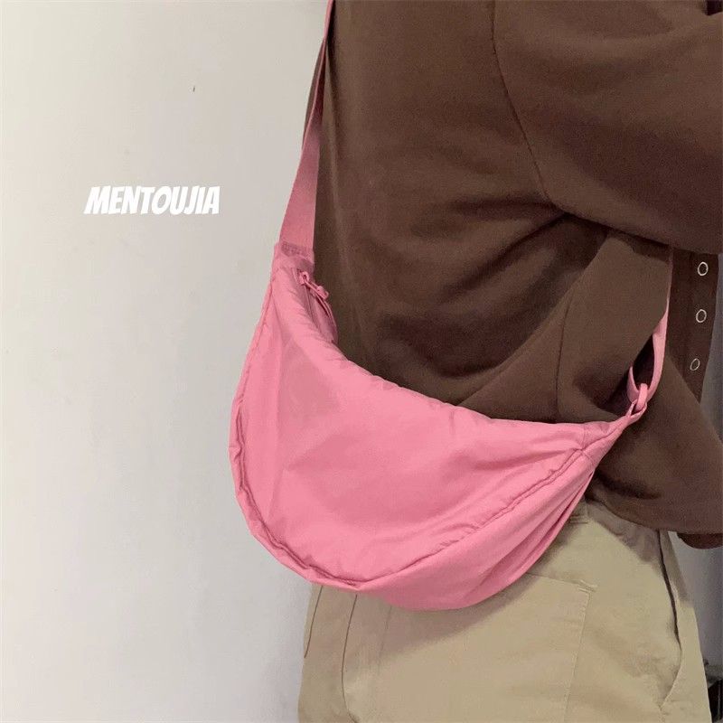 新月形包包女2023春夏新款糖果色小清新尼龍布斜挎包水餃包單肩包