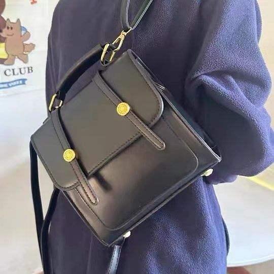 Korean version of ulzzang new retro shoulder Messenger bag British commuter students three back method schoolbag female