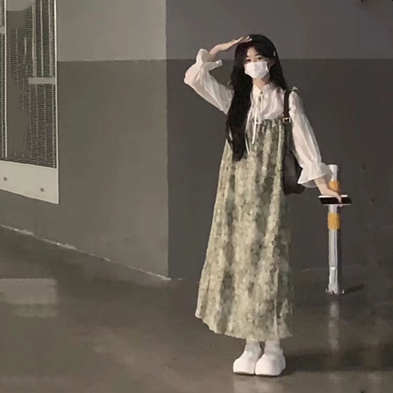 甜美學院風復古減齡綠色碎花吊帶裙女學生+設計感百搭襯衫兩件套