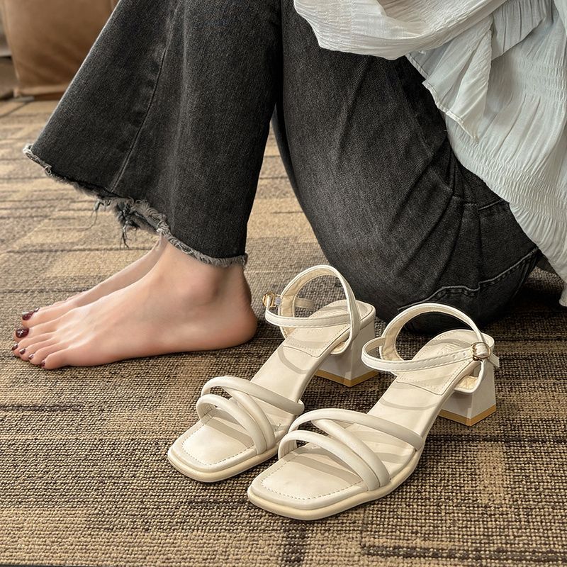 法式气质米白色凉鞋女年夏季新款一字式扣带粗跟高跟罗马鞋