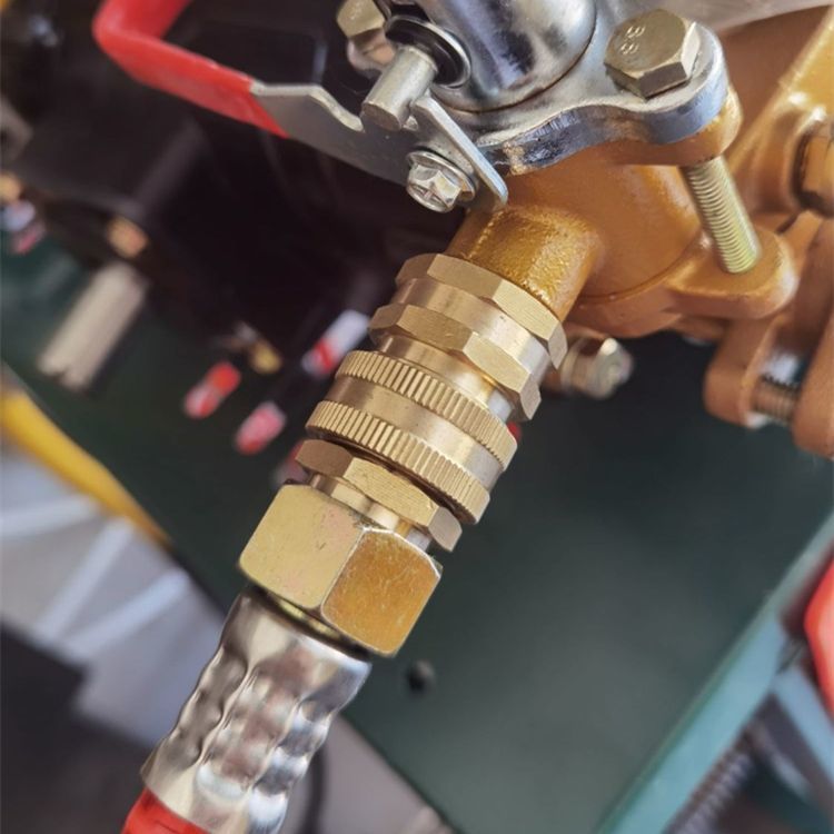 汽油喷雾器打药机高压打药管子快速接头插拔活动全铜纯铜接头配件