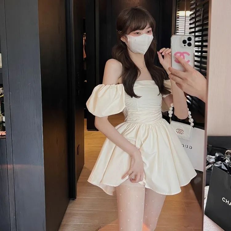 French high-end one-shoulder puff sleeve dress women's summer new waistline slim hot girl fluffy skirt