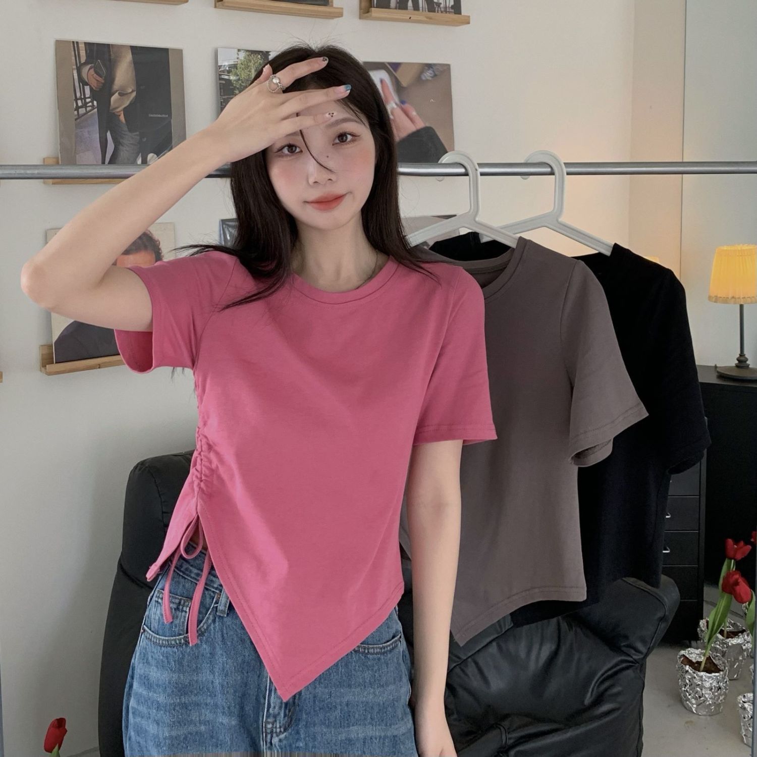 Early spring 2023 new summer plus-size women's clothes, slightly fat mm, showing thinness, covering meat, light cooked salt, wearing black casual tops