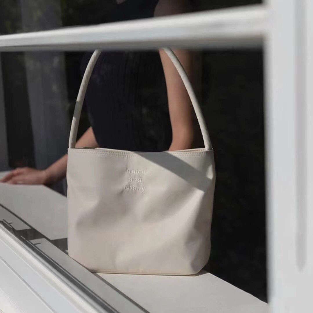 Bag women 2023 new fashion canvas messenger bag student shoulder bag underarm bag large capacity niche handbag