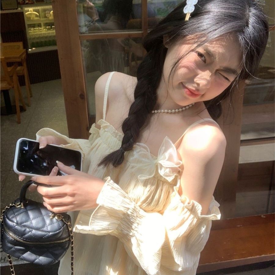 kumikumi甜美蝴蝶结一字肩吊带长袖衬衫女春夏设计感短款褶皱上衣