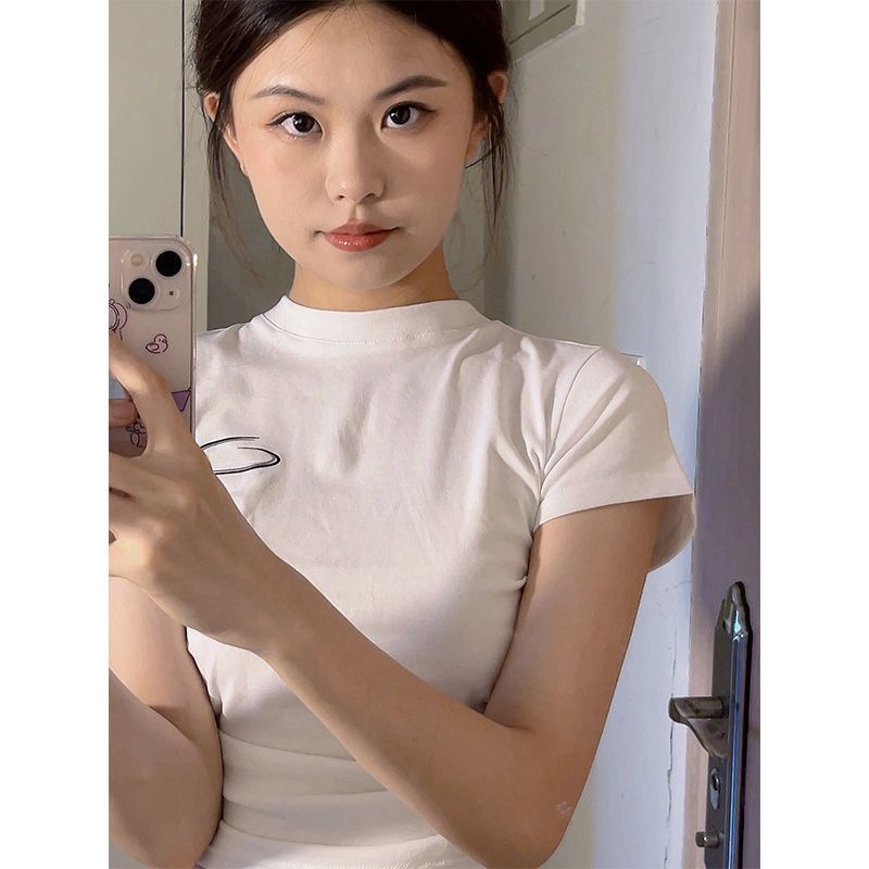 Hot girl front shoulder white short-sleeved t-shirt female ins slim fit niche design sense short Hyuna wind top hot girl