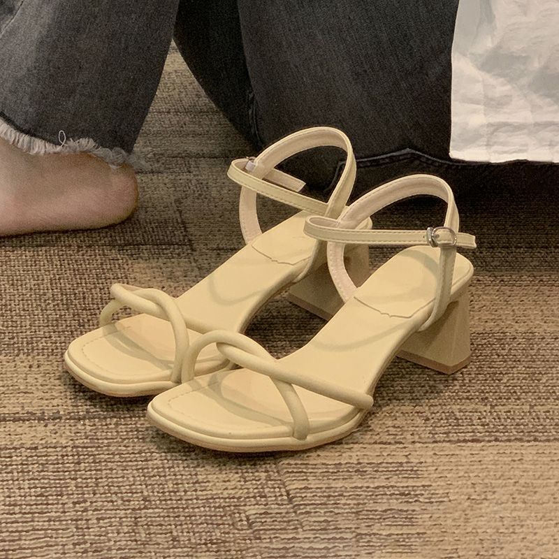 French one-word belt high-heeled sandals female 2023 new summer thick heel fashion with skirt medium heel temperament square heel