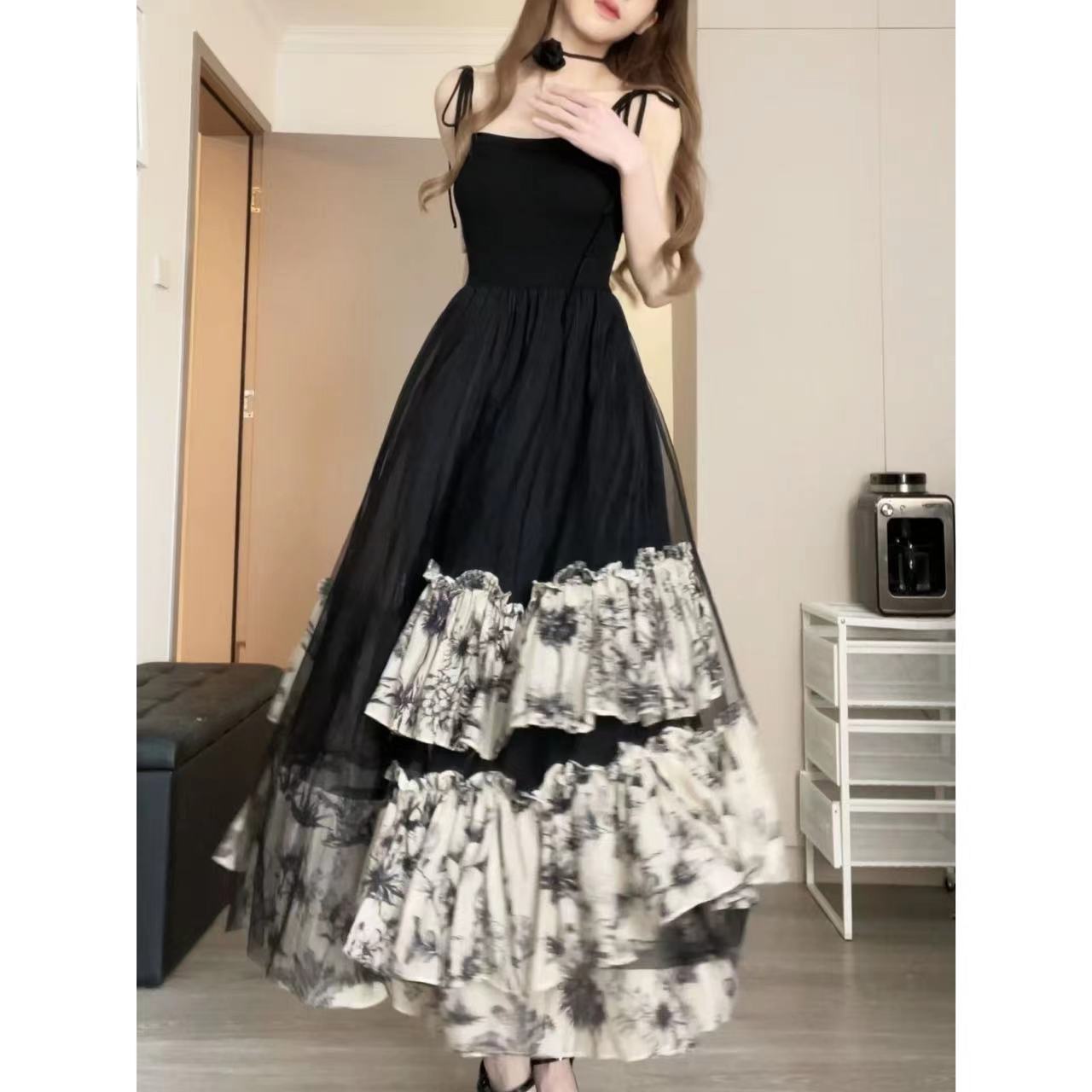 春夏溫柔系穿搭女2023新款韓版時尚開衫名媛拼接吊帶連衣裙兩件套