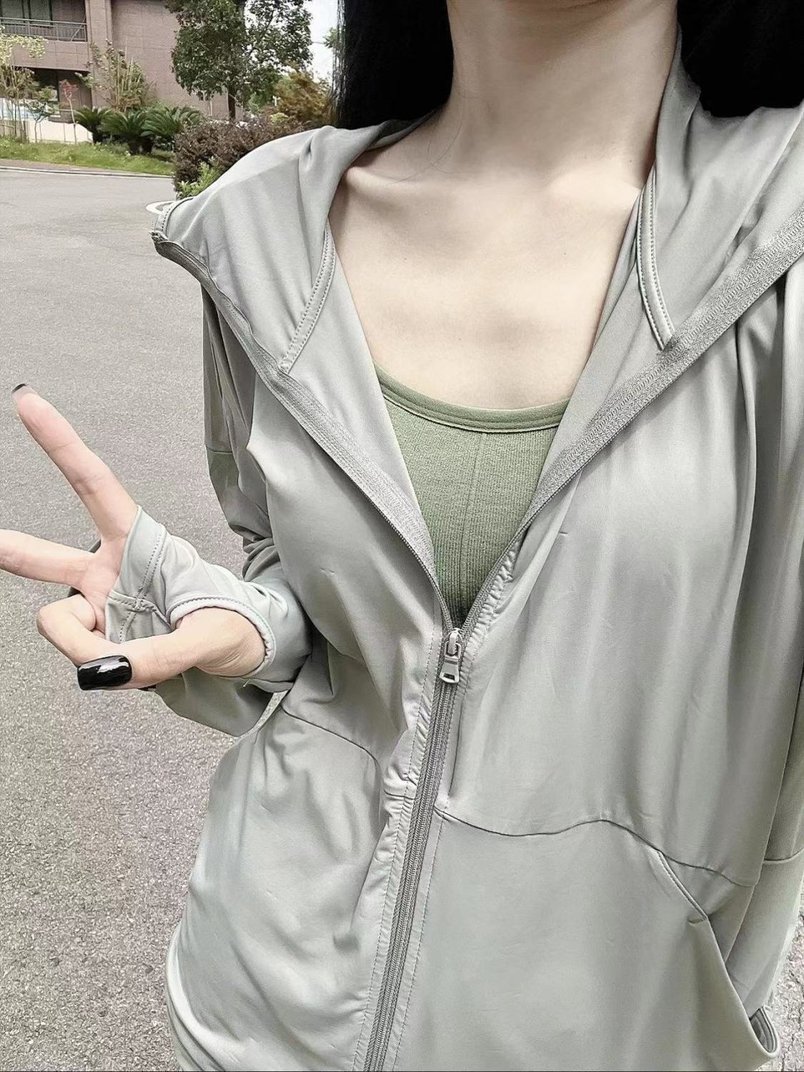 Wearing summer ice silk sunscreen women's thin UV protection long-sleeved hooded jacket loose and versatile ins explosion style