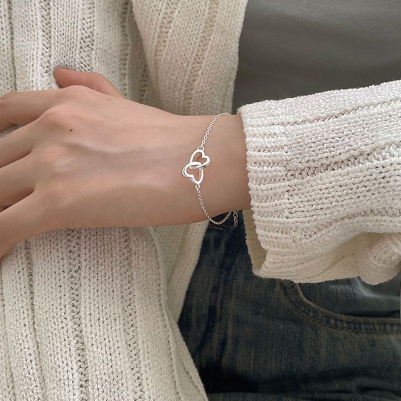 Korean version hollow peach heart double heart-shaped bracelet female cold style simple ins niche style light and fine love bracelet