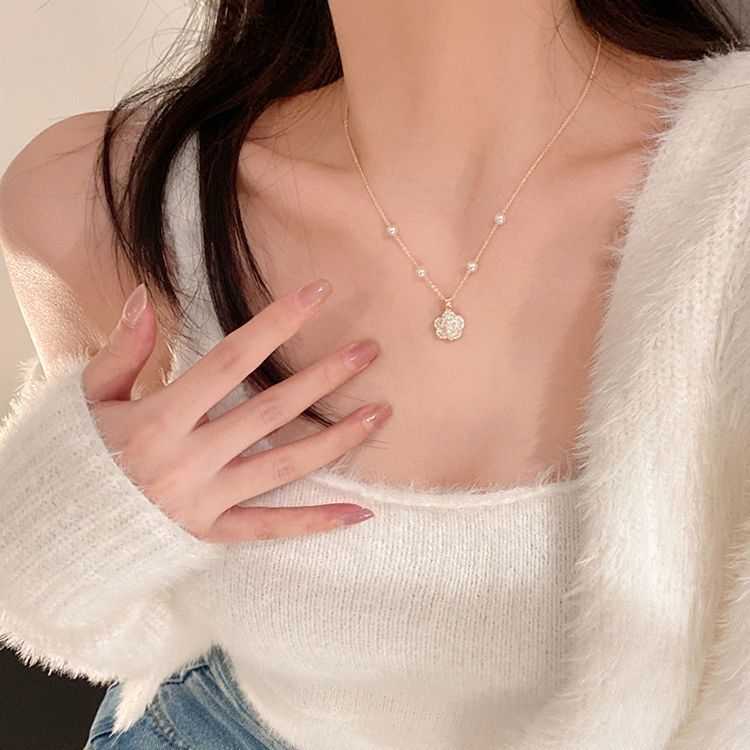 Xiaohongshu Same Style First Love Camellia Flower Necklace Female Retro Pearl Clavicle Chain Niche Jewelry High-value Accessories
