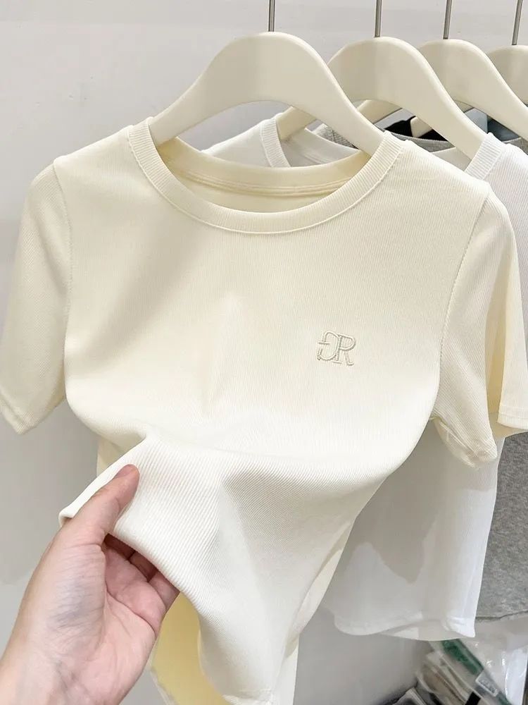 High-end summer new short-sleeved t-shirt female minority design sense ice silk thread pure desire wind round neck embroidery T-shirt tide