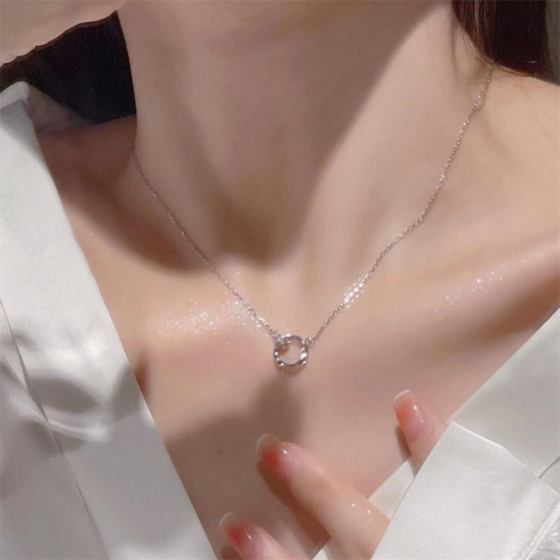 Mobius interlocking necklace women's light luxury high-end design niche collarbone chain couple girlfriends necklace