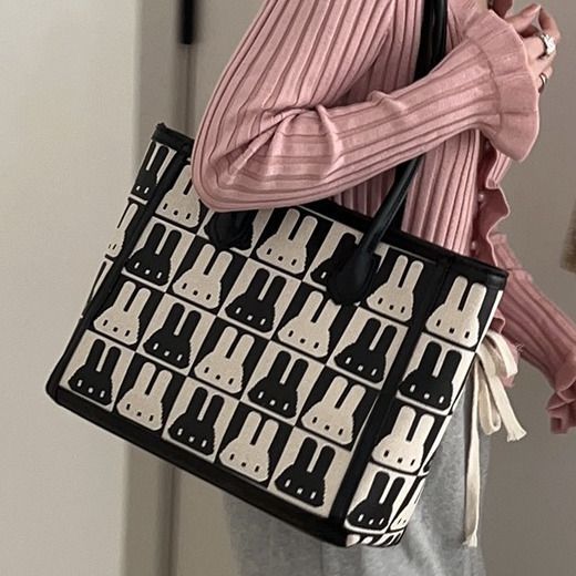 Large-capacity bag women's  new spring and summer all-match texture shoulder bag cute rabbit print commuting tote bag