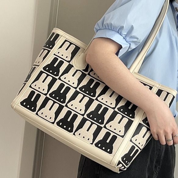 Large-capacity bag women's  new spring and summer all-match texture shoulder bag cute rabbit print commuting tote bag