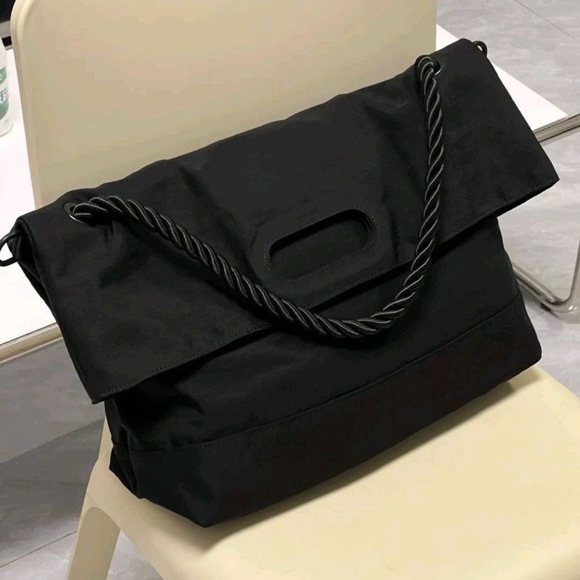 Large-capacity student bag female  new broadband Messenger bag high-level sense all-match postman bag commuting tote bag